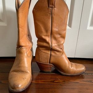 Vintage size 7 Justin cowboy boots